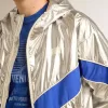 Cortavientos para hombre en tejido técnico plateado.