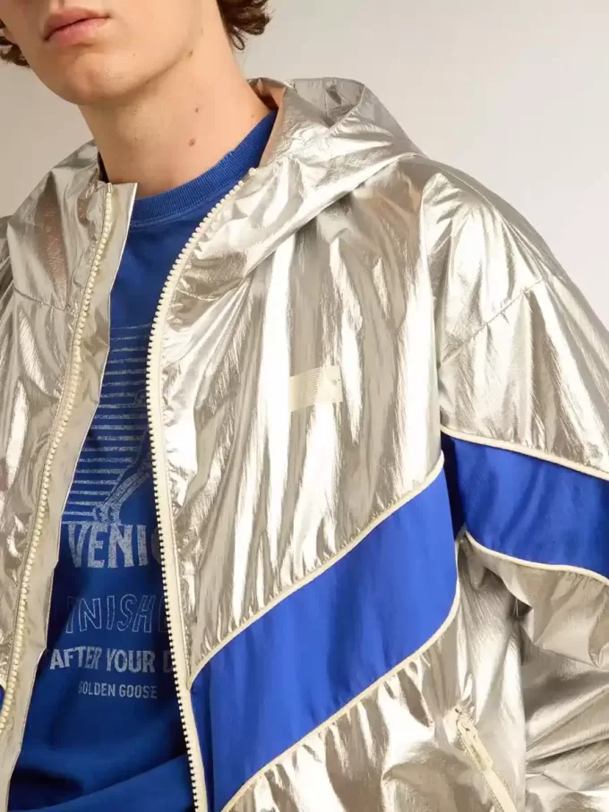 Cortavientos para hombre en tejido técnico plateado.