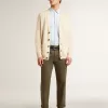 Cárdigan beige para hombre con las letras «Golden» en la espalda Cárdigan beige para hombre con las letras «Golden» en la espalda