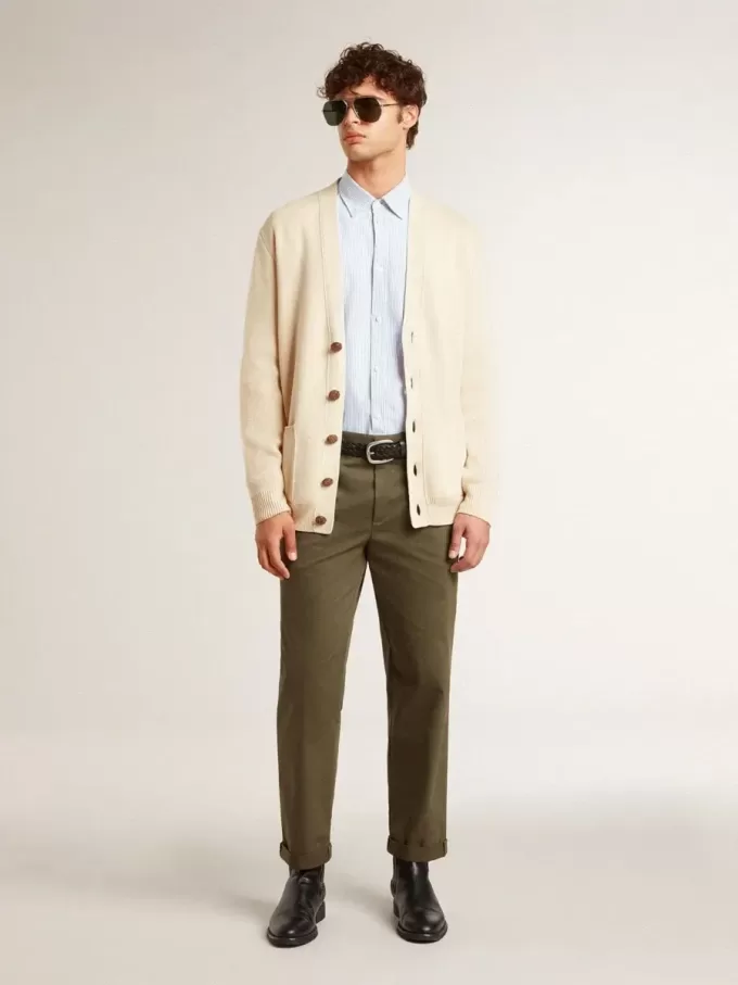 Cárdigan beige para hombre con las letras «Golden» en la espalda Cárdigan beige para hombre con las letras «Golden» en la espalda