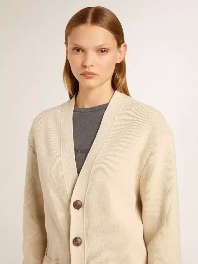 Cárdigan beige para mujer con las letras «Golden» en la espalda Cárdigan beige para mujer con las letras «Golden» en la espalda