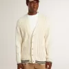 Cárdigan blanco de algodón para hombre con diseño de trenzado y ribetes azules Cárdigan blanco de algodón para hombre con diseño de trenzado y ribetes azules