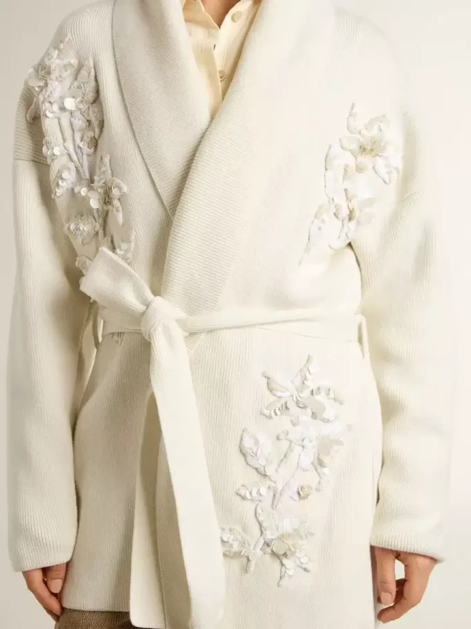 Cárdigan de algodón color crema para mujer con bordado floral Cárdigan de algodón color crema para mujer con bordado floral