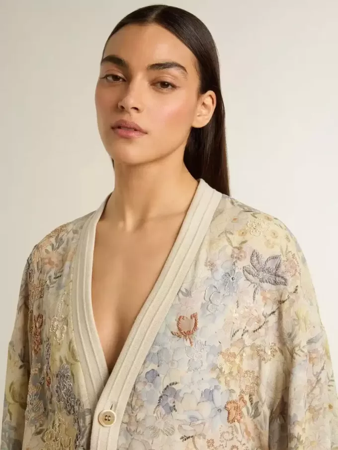 Cárdigan de mujer con estampado floral y bordados Cárdigan de mujer con estampado floral y bordados