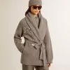 Cárdigan de mujer en lana gris jaspeada con bordado en la parte delantera Cárdigan de mujer en lana gris jaspeada con bordado en la parte delantera