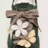 Cueros «Sparkling» marrón, negro y plateado con cordones en espiga y dos charms aplicados