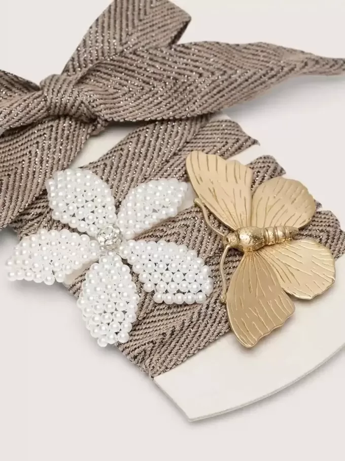 Cueros «Sparkling» marrón, negro y plateado con cordones en espiga y dos charms aplicados