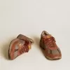 Dad-Star para mujer en nubuck con estrella de cuero dorado y lengüeta de ante en el talón Dad-Star para mujer en nubuck con estrella de cuero dorado y lengüeta de ante en el talón