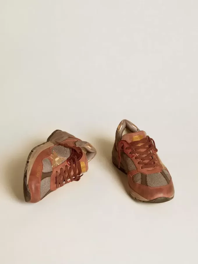 Dad-Star para mujer en nubuck con estrella de cuero dorado y lengüeta de ante en el talón Dad-Star para mujer en nubuck con estrella de cuero dorado y lengüeta de ante en el talón