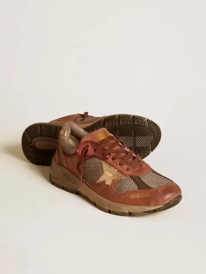 Dad-Star para mujer en nubuck con estrella de cuero dorado y lengüeta de ante en el talón Dad-Star para mujer en nubuck con estrella de cuero dorado y lengüeta de ante en el talón