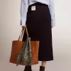 Falda lápiz de mujer en lana azul oscuro con botones heráldicos dorados
