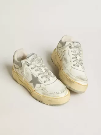 Forty2 para mujer en piel blanca con cordones con cristales Swarovski y estrella gris
