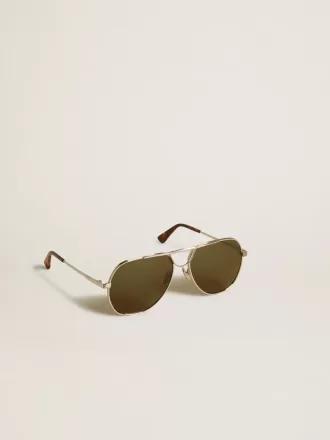 Gafas de sol aviador con montura plateada y lentes verdes
