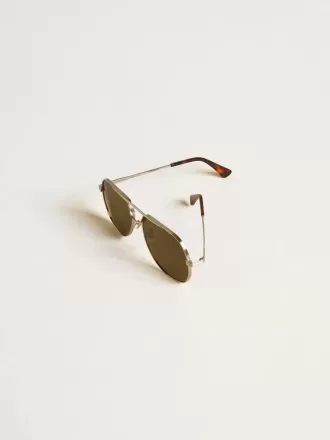 Gafas de sol aviador con montura plateada y lentes verdes