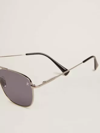 Gafas de sol aviador Roger con montura negra y lentes negras