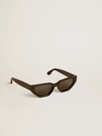 Gafas de sol de estilo rectangular con montura y lentes negras