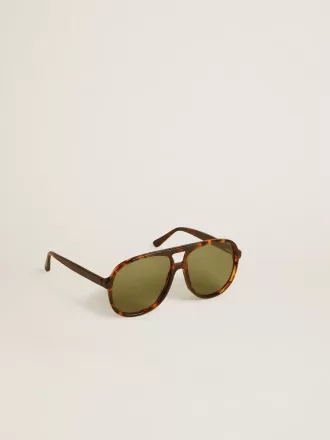 Gafas de sol estilo aviador con montura de carey y lentes verdes