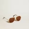 Gafas de sol estilo aviador con montura dorada y lentes marrones Gafas de sol estilo aviador con montura dorada y lentes marrones
