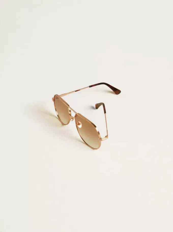 Gafas de sol estilo aviador con montura en oro rosa y lentes color miel