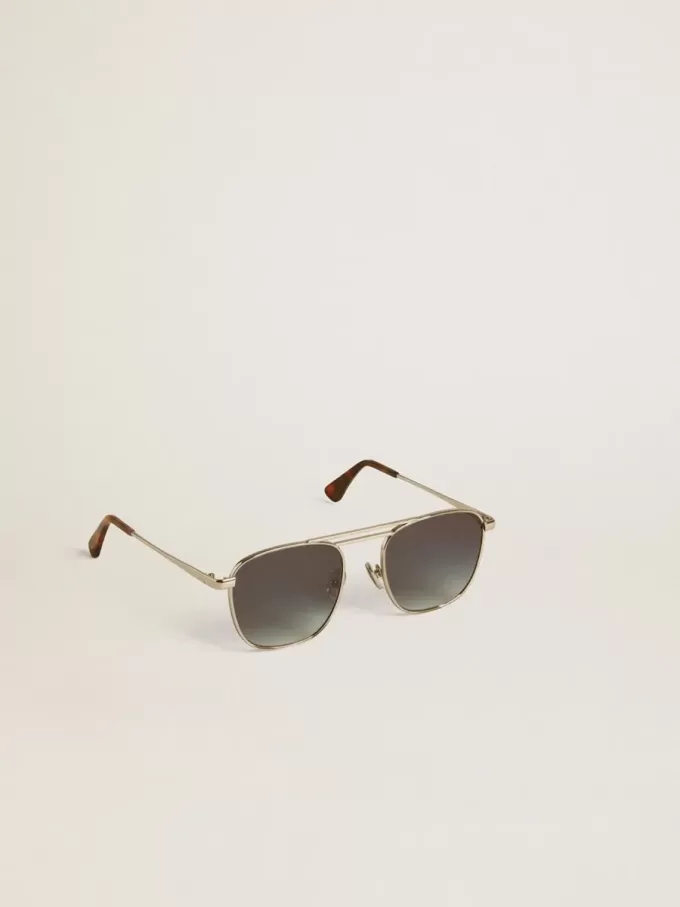 Gafas de sol estilo aviador con montura plateada y lentes azules Gafas de sol estilo aviador con montura plateada y lentes azules