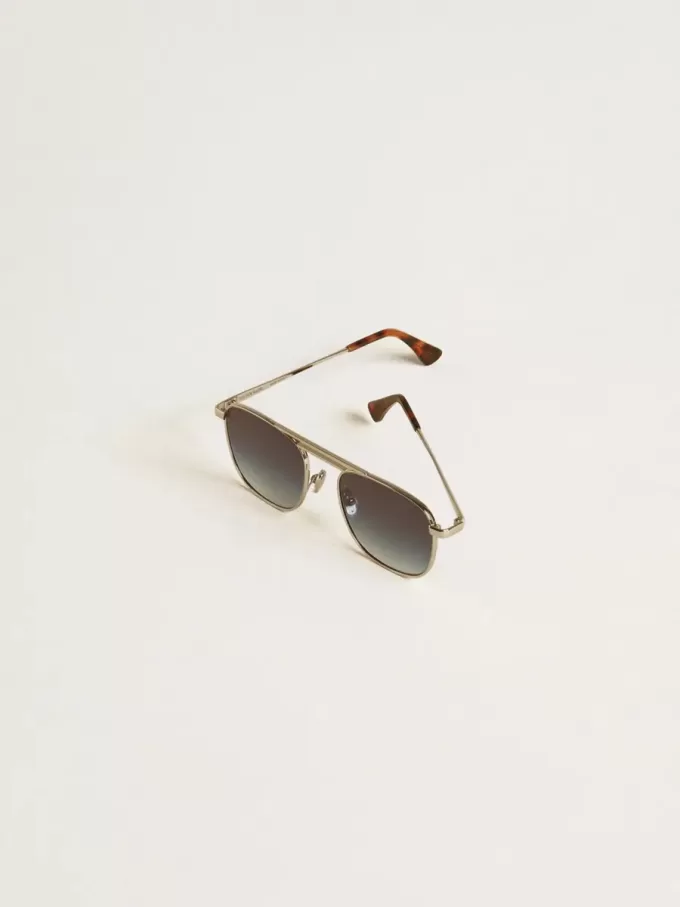 Gafas de sol estilo aviador con montura plateada y lentes azules Gafas de sol estilo aviador con montura plateada y lentes azules