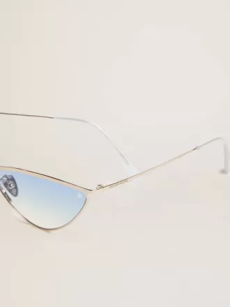 Gafas de sol estilo ojo de gato con montura plateada y lentes azules