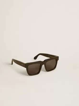 Gafas de sol Jamie de estilo cuadrado con montura negra y logotipo dorado