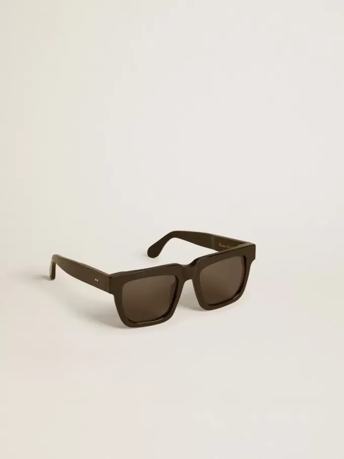 Gafas de sol Jamie de estilo cuadrado con montura negra y logotipo dorado Gafas de sol Jamie de estilo cuadrado con montura negra y logotipo dorado