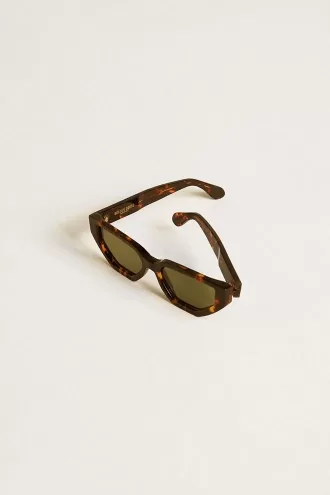 Gafas de sol rectangulares con montura marrón habana