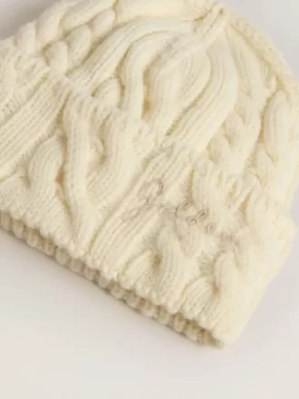 Gorro de lana blanco con bordado Gorro de lana blanco con bordado