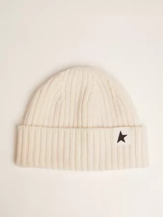 Gorro de lana blanco con estrella negra Gorro de lana blanco con estrella negra