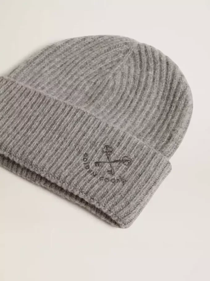 Gorro de lana gris acanalado Gorro de lana gris acanalado