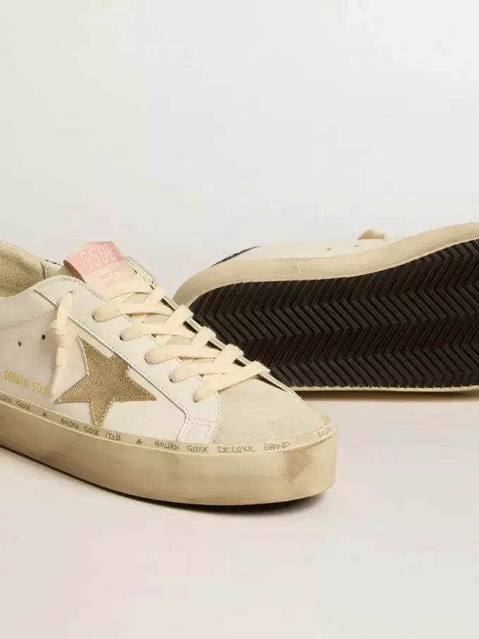 Hi Star con estrella de cuero metalizado platino y lengüeta con purpurina en el talón Hi Star con estrella de cuero metalizado platino y lengüeta con purpurina en el talón