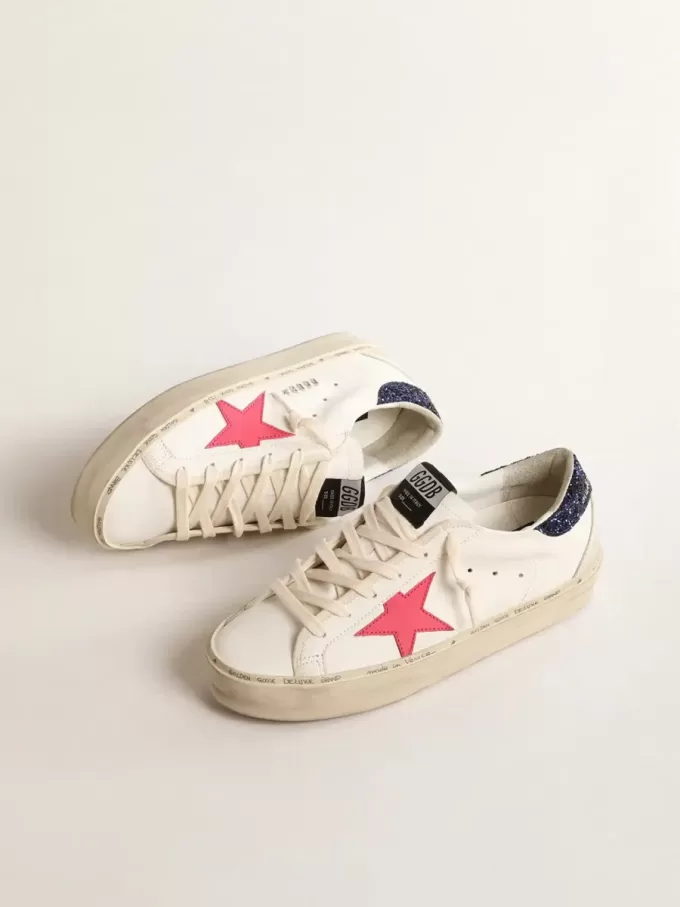 Hi Star con estrella de piel fucsia y lengüeta azul brillante en el talón Hi Star con estrella de piel fucsia y lengüeta azul brillante en el talón