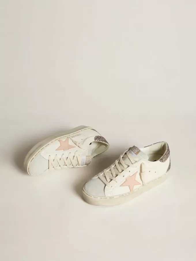 Hi Star en napa blanca con estrella de piel rosa y lengüeta con purpurina en el talón Hi Star en napa blanca con estrella de piel rosa y lengüeta con purpurina en el talón