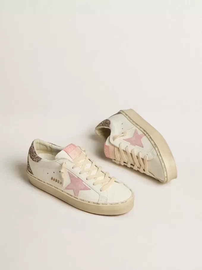 Hi Star en piel blanca con estrella de ante rosa y lengüeta del talón con purpurina rosa Hi Star en piel blanca con estrella de ante rosa y lengüeta del talón con purpurina rosa