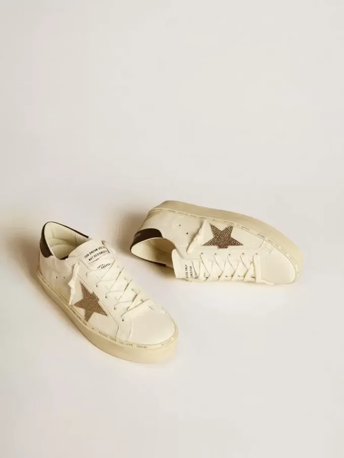 Hi Star LTD con estrella de cristal Swarovski y lengüeta de cuero negro en el talón Hi Star LTD con estrella de cristal Swarovski y lengüeta de cuero negro en el talón