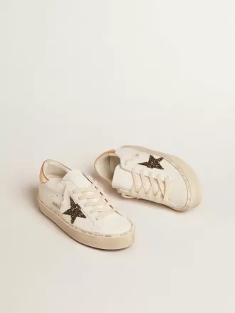 Hi Star LTD con estrella negra y dorada brillante y lengüeta dorada en el talón