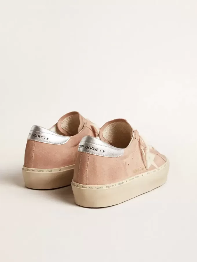 Hi Star para mujer en ante rosa con estrella color crema y lengüeta del talón en piel plateada Hi Star para mujer en ante rosa con estrella color crema y lengüeta del talón en piel plateada