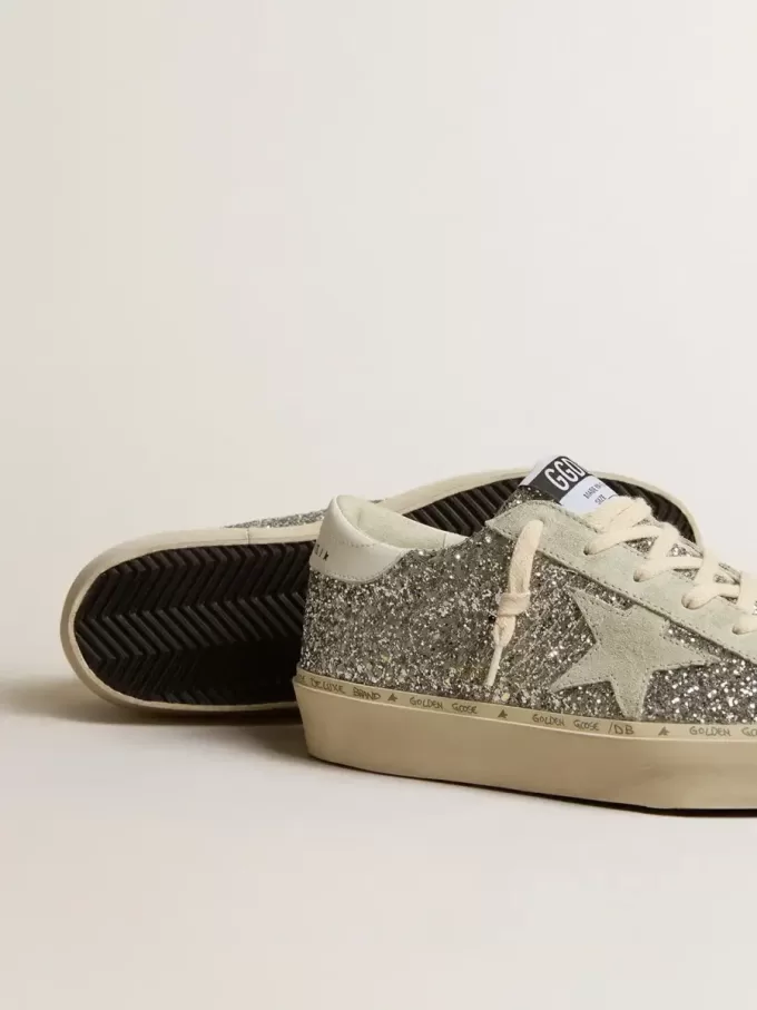 Hi Star para mujer en plata brillante con estrella de ante y lengüeta blanca en el talón Hi Star para mujer en plata brillante con estrella de ante y lengüeta blanca en el talón