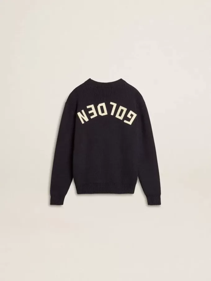 Jersey azul de cuello redondo para niño con las letras «Golden» en la espalda.