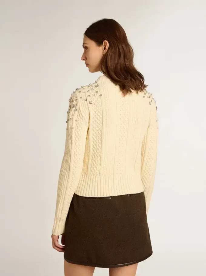 Jersey corto blanco desgastado para mujer con cristales decorativos Jersey corto blanco desgastado para mujer con cristales decorativos