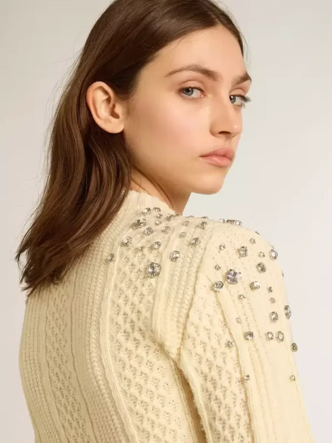 Jersey corto blanco desgastado para mujer con cristales decorativos Jersey corto blanco desgastado para mujer con cristales decorativos