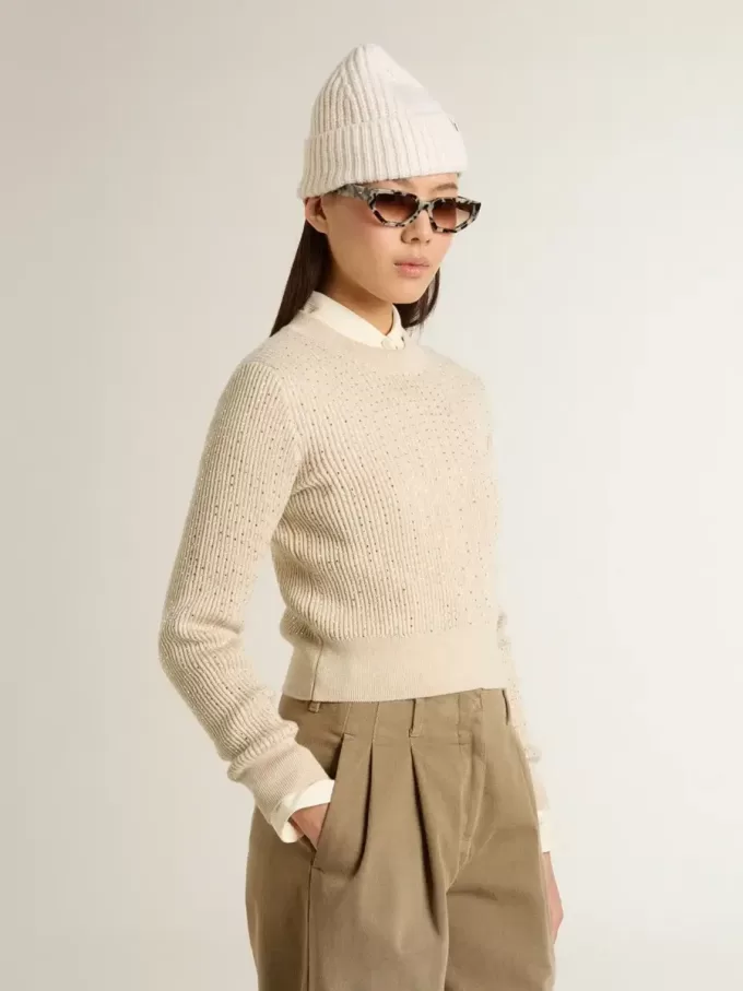 Jersey corto de cuello redondo en lana beige con cristales por toda la superficie Jersey corto de cuello redondo en lana beige con cristales por toda la superficie