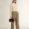 Jersey corto de cuello redondo en lana beige con cristales por toda la superficie Jersey corto de cuello redondo en lana beige con cristales por toda la superficie