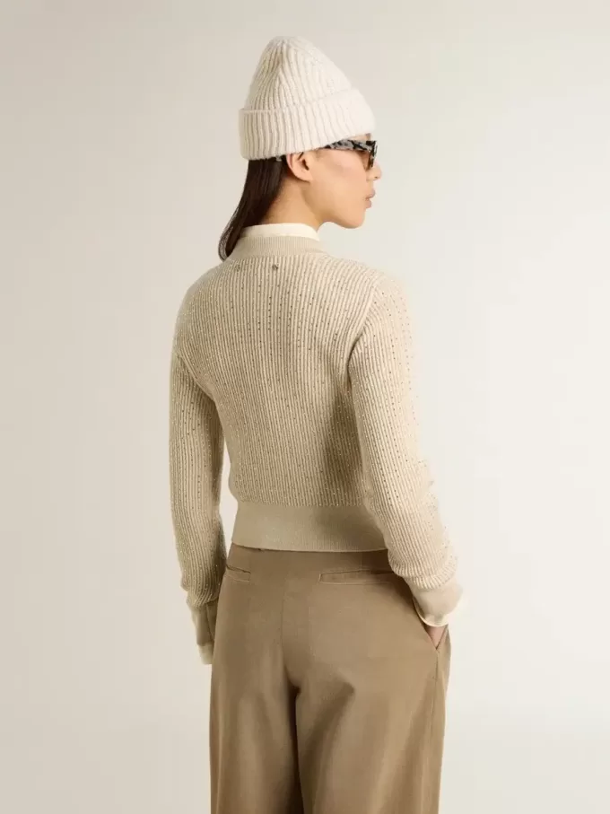 Jersey corto de cuello redondo en lana beige con cristales por toda la superficie Jersey corto de cuello redondo en lana beige con cristales por toda la superficie
