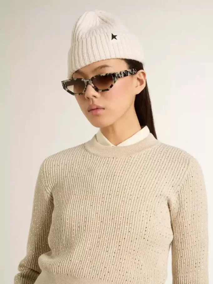 Jersey corto de cuello redondo en lana beige con cristales por toda la superficie Jersey corto de cuello redondo en lana beige con cristales por toda la superficie