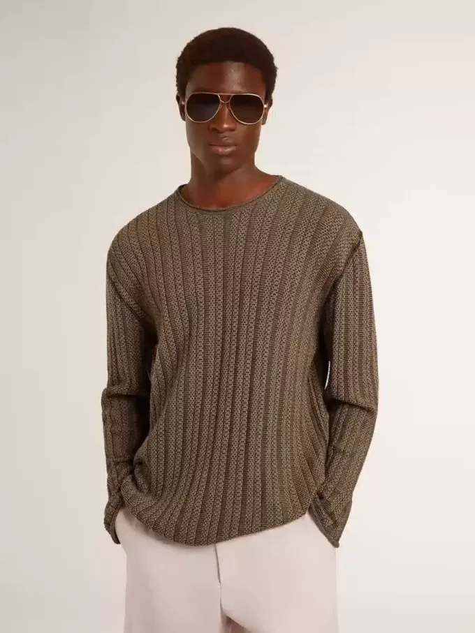Jersey de color travertino para hombre con letras «Golden» en la espalda Jersey de color travertino para hombre con letras «Golden» en la espalda