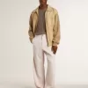 Jersey de color travertino para hombre con letras «Golden» en la espalda Jersey de color travertino para hombre con letras «Golden» en la espalda
