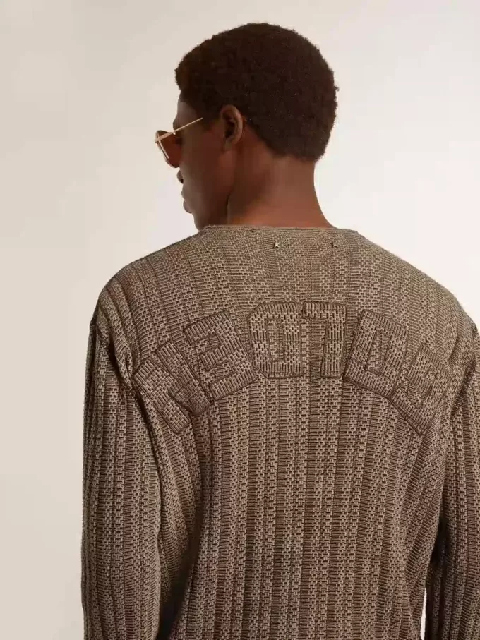 Jersey de color travertino para hombre con letras «Golden» en la espalda Jersey de color travertino para hombre con letras «Golden» en la espalda